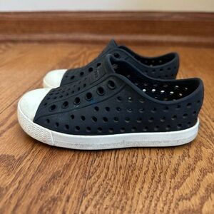 Native Shoes Kids Size C6 Black